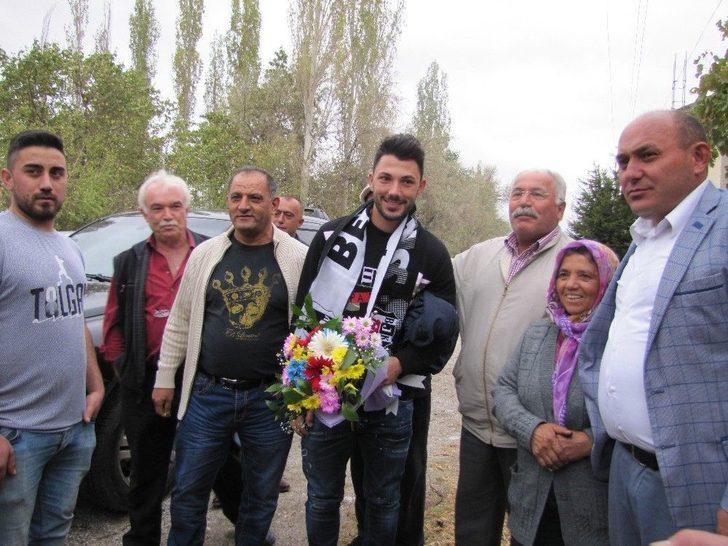 Beşiktaşlı Futbolcu Tolgay Arslan Köyünü Ziyaret Etti G2
