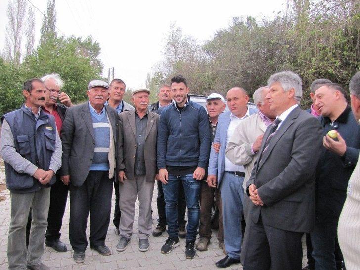 Beşiktaşlı Futbolcu Tolgay Arslan Köyünü Ziyaret Etti G5