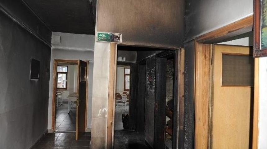 Boz&uuml;y&uuml;k&rsquo;te S&uuml;r&uuml;c&uuml; Kursu Binasında Yangın