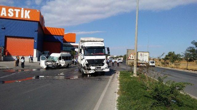 Zincirleme Trafik Kazası: 8 Yaralı