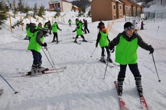 Kartepe Belediyesi’nden Kayak Eğitimi