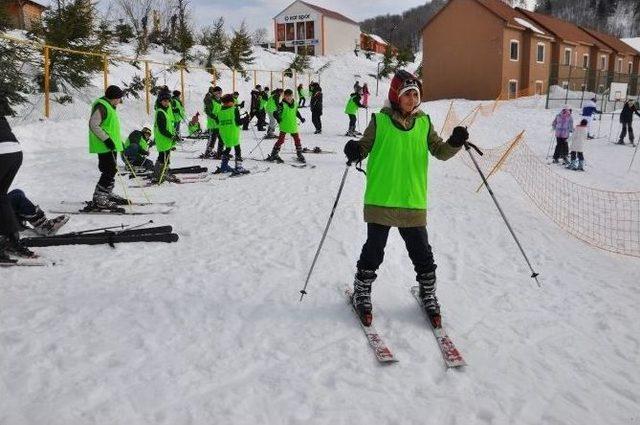 Kartepe Belediyesi’nden Kayak Eğitimi