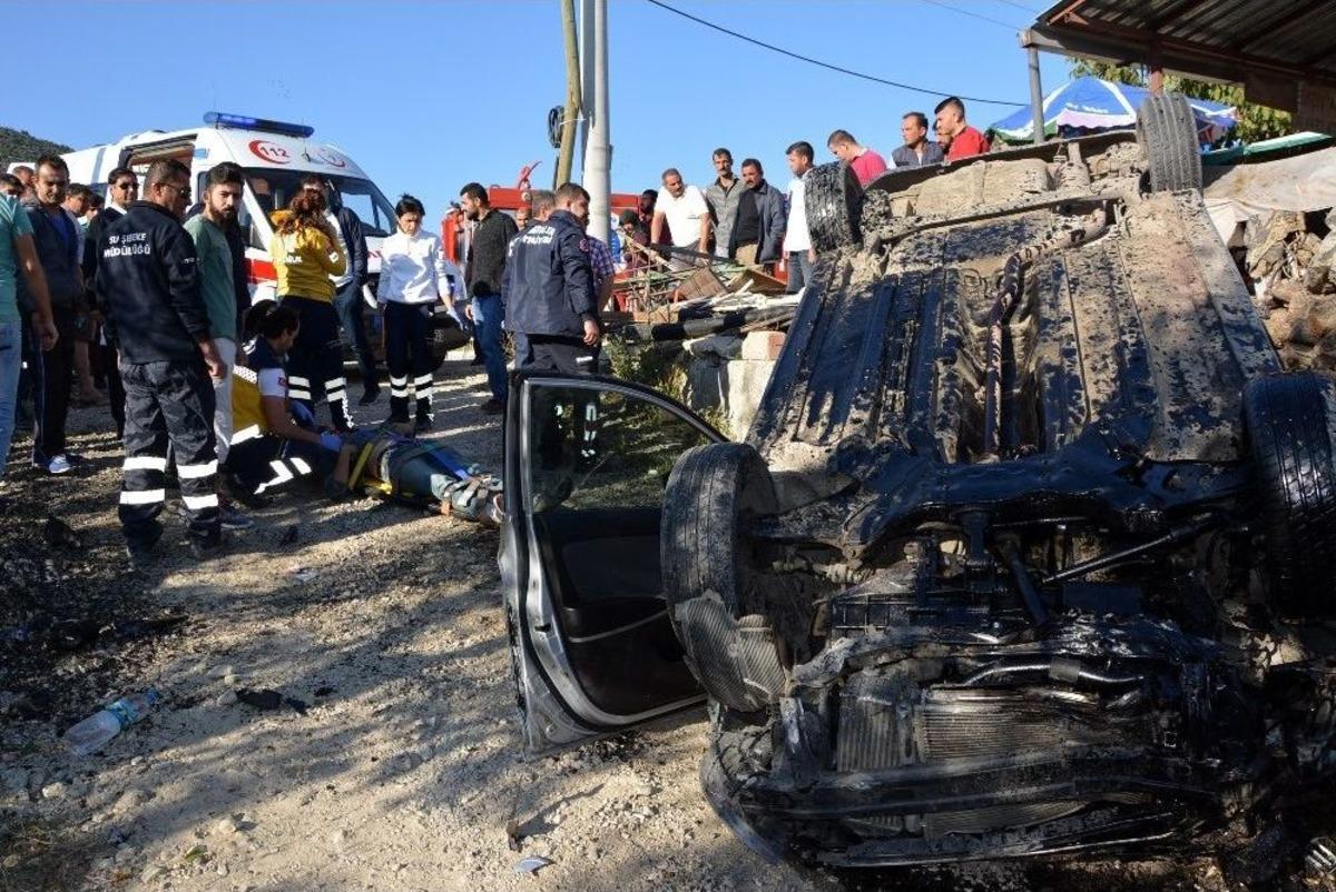 Takla Atan Ara&ccedil;ta, 3 Kişi Ağır Yaralandı