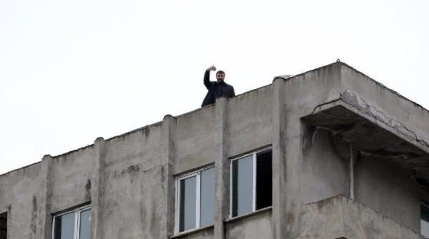 İntihardan Vazge&ccedil;mek I&ccedil;in Kızını Ve Otomobilini Istedi