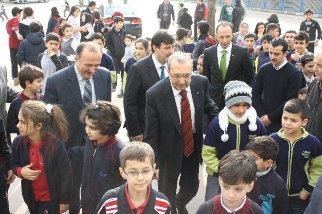 Bursalı &Ouml;ğrencilerden Suriyeli &Ouml;ğrencilere Yardım Eli