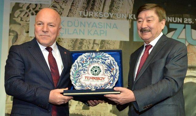 Türk Dünyasına Açılan Kapı: Erzurum