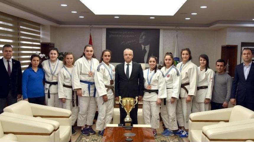 Başkan Kayda, Şampiyon Judocuları Ödüllendirdi