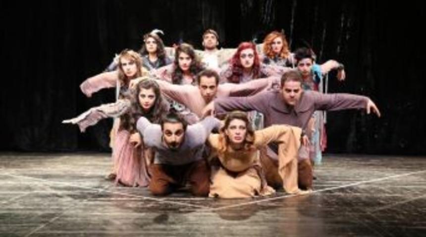 Sdt, Perdelerini A&ccedil;ıyor