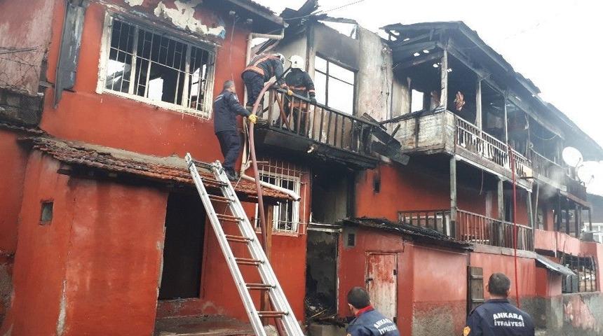 Baskent&rsquo;te Korkutan Yangın: 6 Ev K&uuml;le D&ouml;nd&uuml;