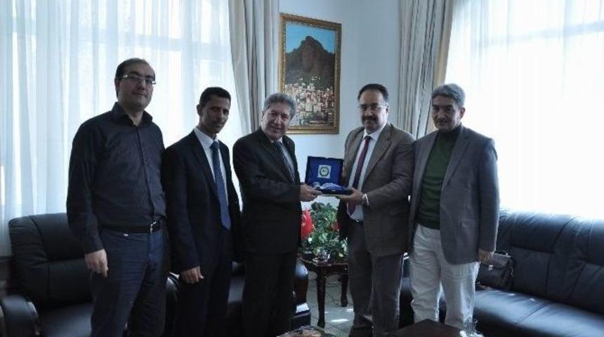 Rekt&ouml;r Yılmaz Yemen&rsquo;de Tika Koordinat&ouml;r&uuml; Ve Sanaa B&uuml;y&uuml;kel&ccedil;isini Ziyaret Etti