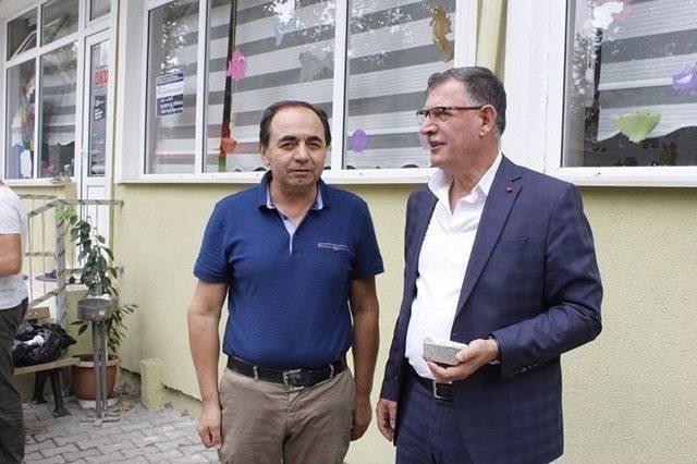 Tarihi Caminin Avlusunda Aşure İkramı 1