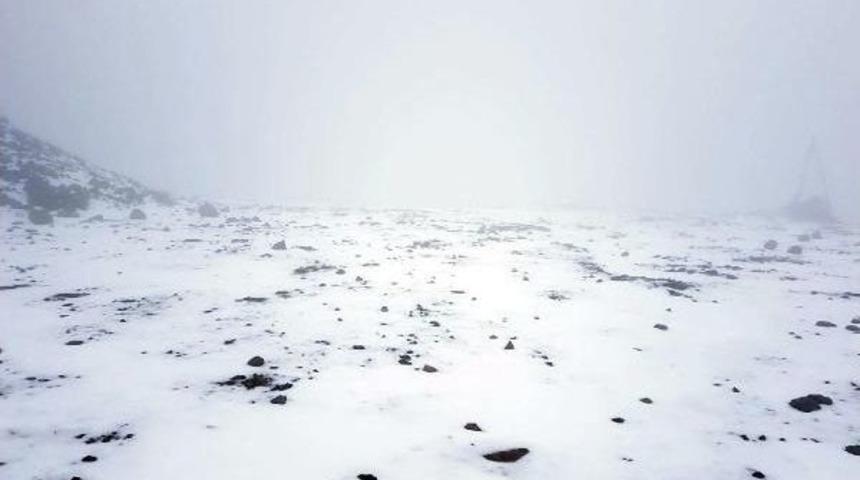 Erciyes'e Yağan Kar Sonrası Kayseri'de Sıcaklık Sıfıra D&uuml;şt&uuml;