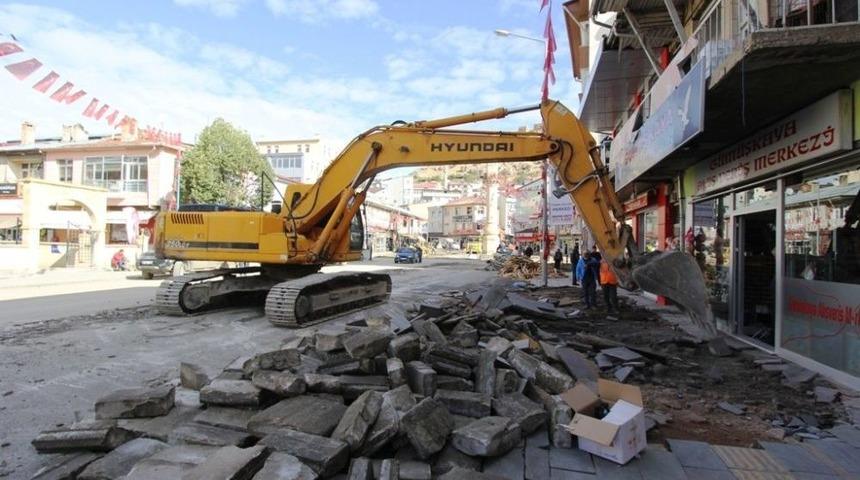 Cumhuriyet Caddesi&rsquo;nde Asfalt &Ccedil;alışmalarına Başlandı