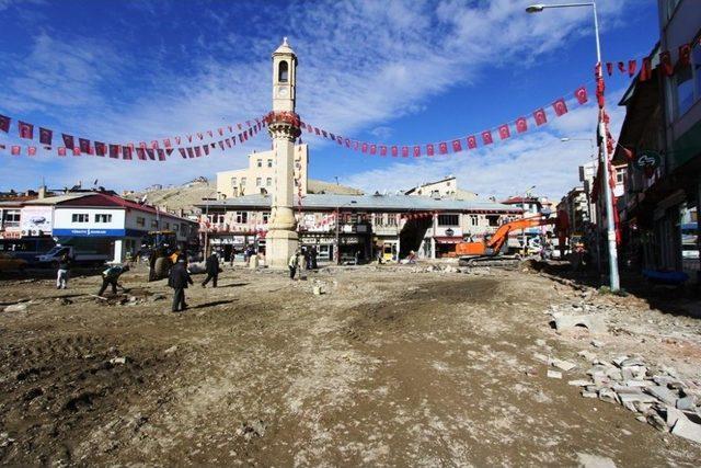 Cumhuriyet Caddesi’nde Asfalt Çalışmalarına Başlandı