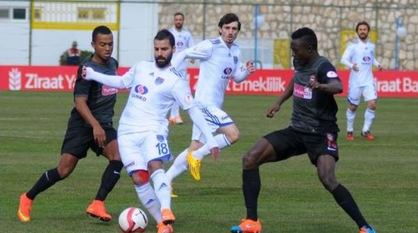 Gaziantep Büyükşehir Belediyespor-Gaziantepspor: 1-3 (Türkiye Kupası)