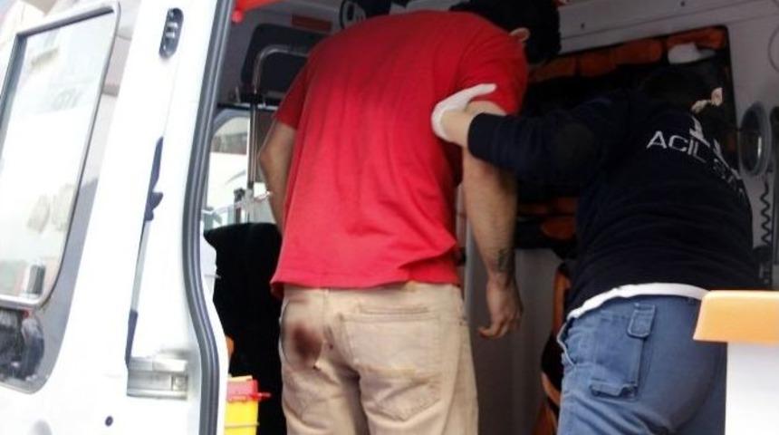 Yol Verme Kavgasında Kalçasından Bıçaklandı