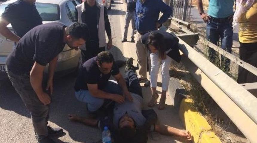 Gaziantep'te, Otomobile &Ccedil;arpan Motosikletli Yaralandı