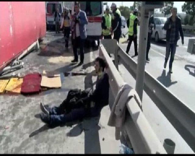 Fotoğraflar // Bah&ccedil;eşehir de Belediye Otob&uuml;s&uuml; Devrildi 3