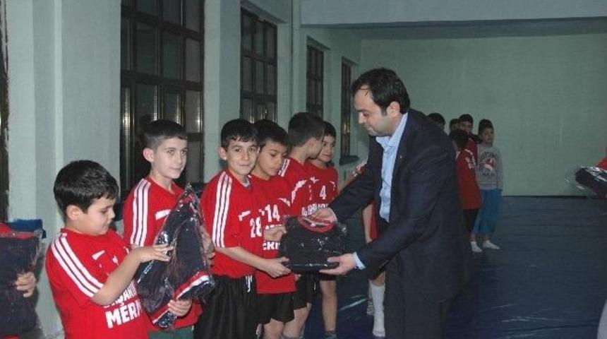 T&uuml;rkiye G&uuml;reş Federasyonu Minik G&uuml;reş&ccedil;ileri Sevindirdi
