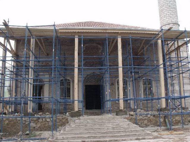 Tarihi Çarşı Cami Restore Ediliyor