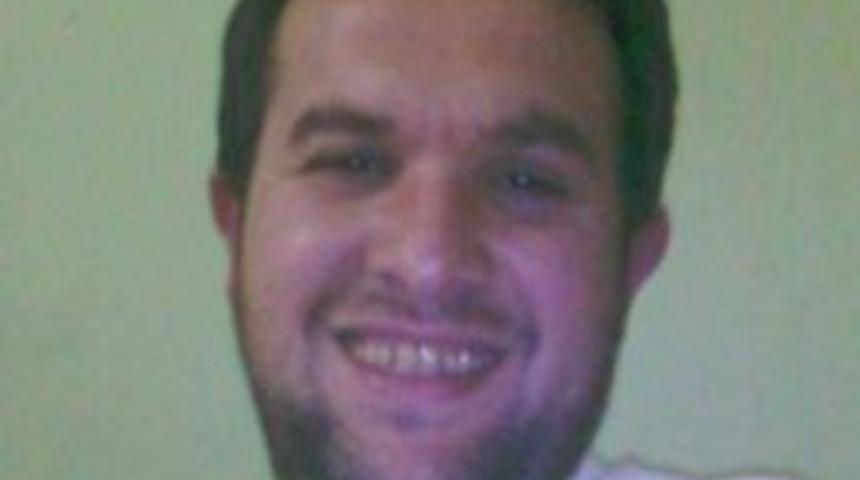 T&uuml;feğini Temizlerken Kendini Yaraladı