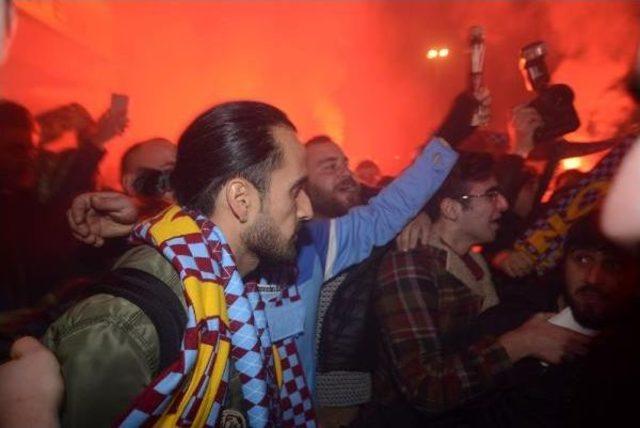 Erkan Zengin Trabzon&rsquo;Da Meşalelerle Karşılandı 1