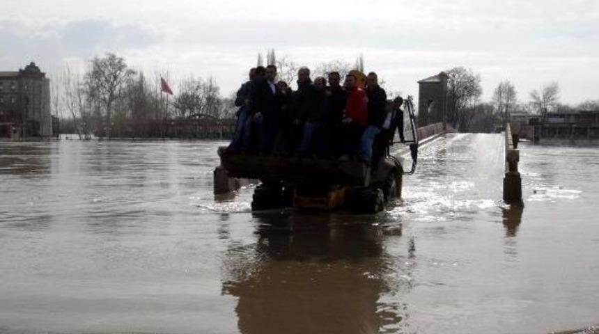 Edirne&rsquo;De Taşkının &Uuml;&ccedil;&uuml;nc&uuml; G&uuml;n&uuml;; Nehirlerde Debi D&uuml;ş&uuml;yor (3)