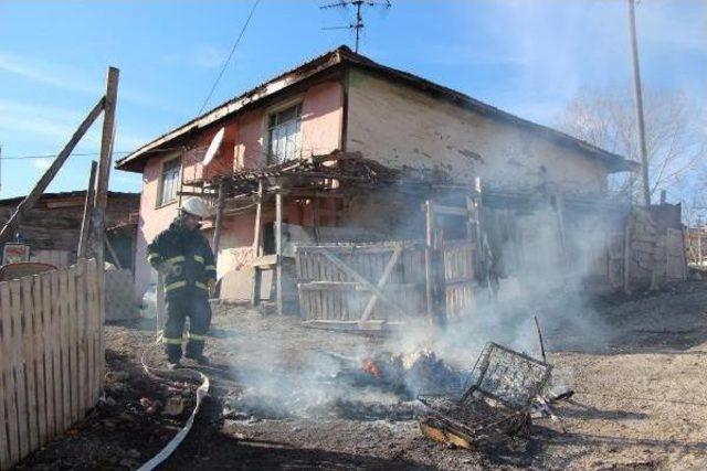 Eşinin Hatırası Eşyaları Yakınca Itfaiyeyi Alarma Geçirdi