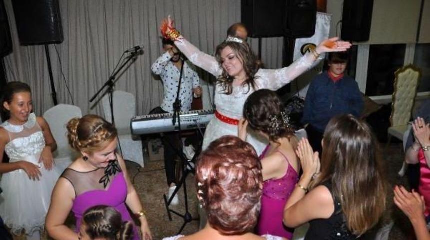 Kolombiyalı Geline Trakya Usul&uuml; D&uuml;ğ&uuml;n