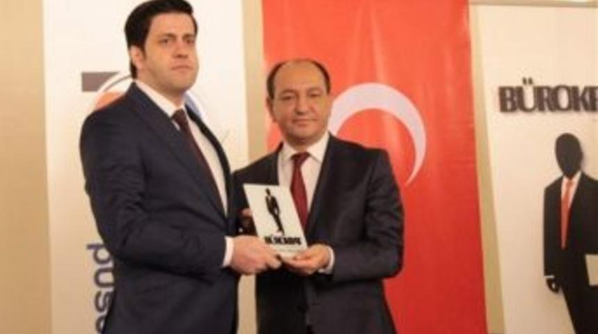 Bitlis Vali Yardımcısı İlhan&rsquo;a &ldquo;yılın B&uuml;rokratı&rdquo; &Ouml;d&uuml;l&uuml;