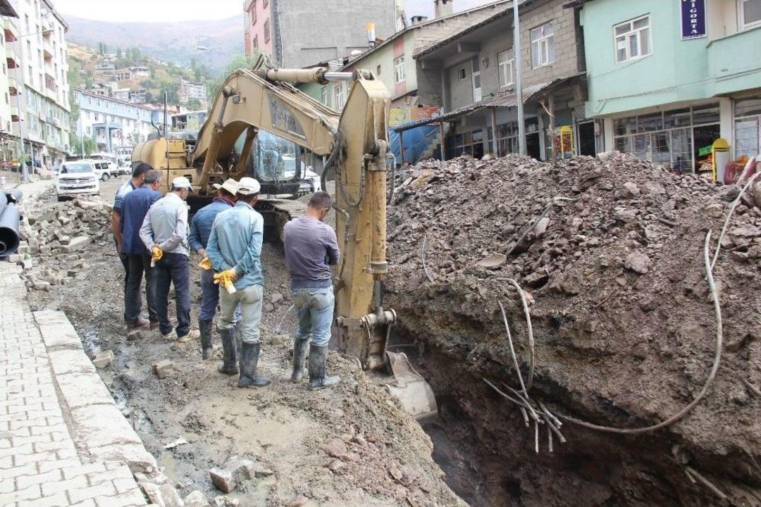 Şemdinli&rsquo;de Altyapı &Ccedil;alışmaları S&uuml;r&uuml;yor