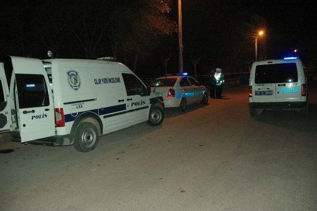 Kavga Ettiği Kişiyi M&uuml;şterilerinin G&ouml;z&uuml; &Ouml;n&uuml;nde &Ouml;ld&uuml;rd&uuml; 1