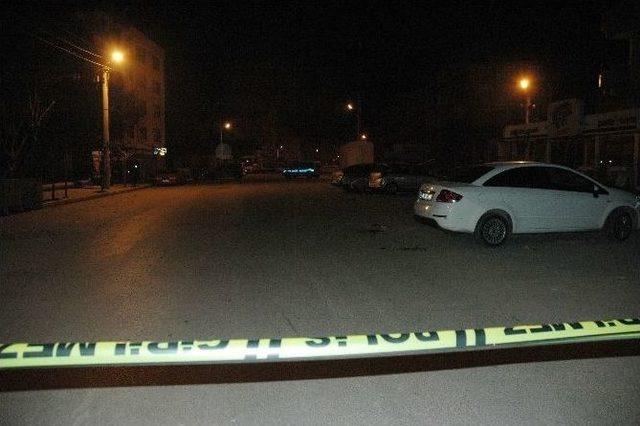 Kavga Ettiği Kişiyi M&uuml;şterilerinin G&ouml;z&uuml; &Ouml;n&uuml;nde &Ouml;ld&uuml;rd&uuml; 2