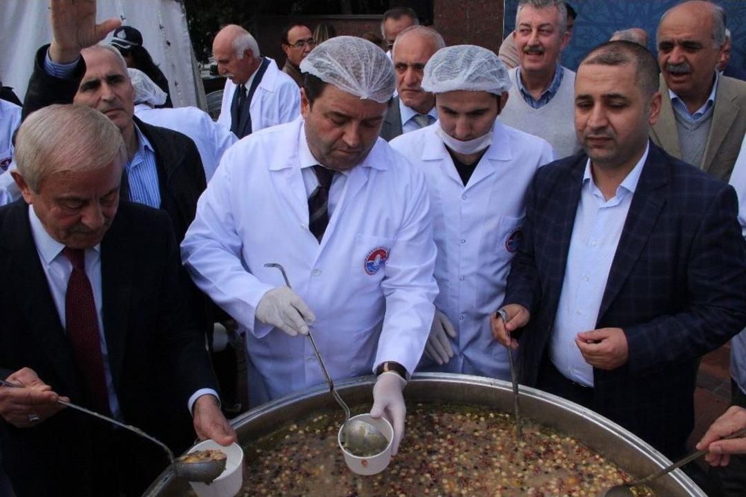 Maltepe Belediyesi, Binlerce Kişiye Aşure İkram Etti