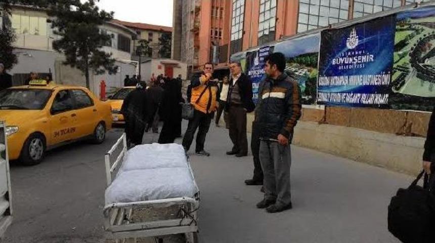 Kapatılan Poliklinik Binası &Ouml;n&uuml;nde Gerginlik