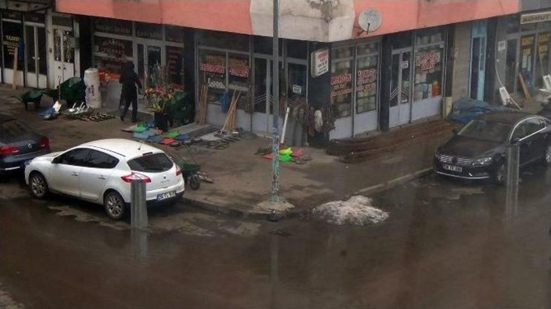 Kars&rsquo;ta Kaldırım Ve Caddeler İşgal Altında