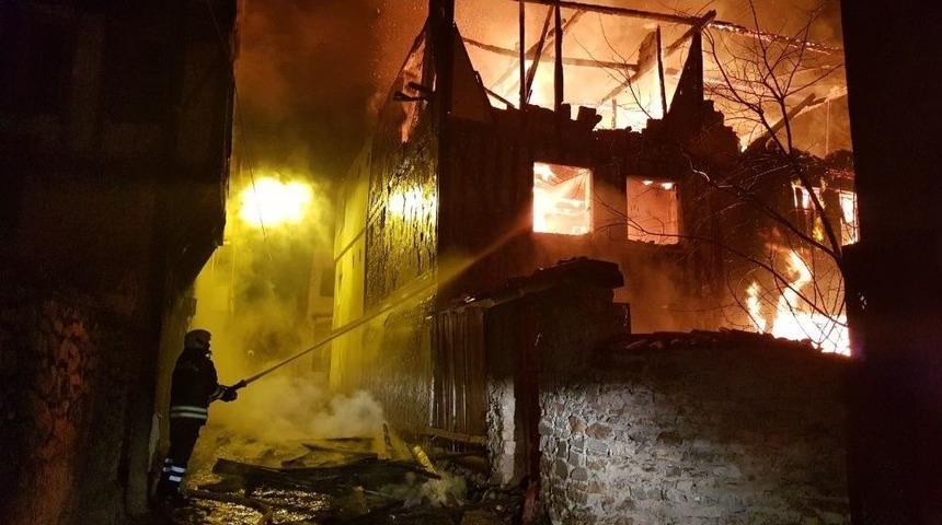 Safranbolu&rsquo;da Yangın &Ccedil;ıkan Tarihi Konak Alev Topuna D&ouml;nd&uuml;