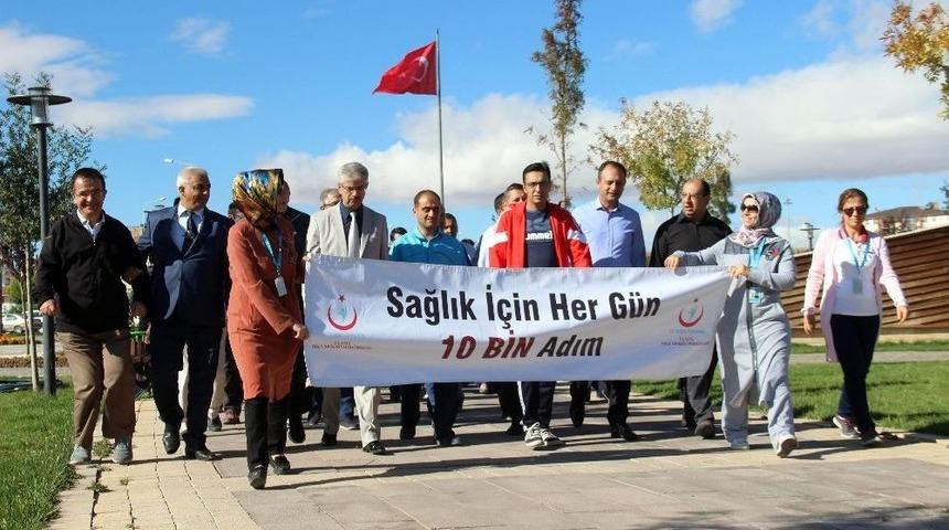 Sağlık&ccedil;ılar Sağlıklı Yaşam İ&ccedil;in Y&uuml;r&uuml;d&uuml;