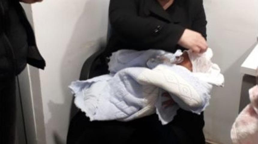 Ey&uuml;psultan&rsquo;da Cami Tuvaletinde 7 G&uuml;nl&uuml;k Bebe Bulundu