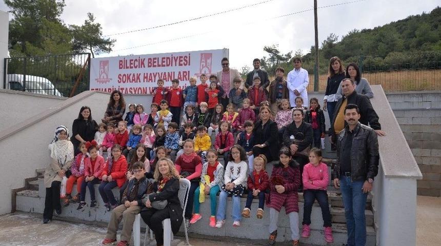 Minik &Ouml;ğrencilerden Sokak Hayvanları Tedavi Ve Rehabilitasyon Merkezi Ziyareti