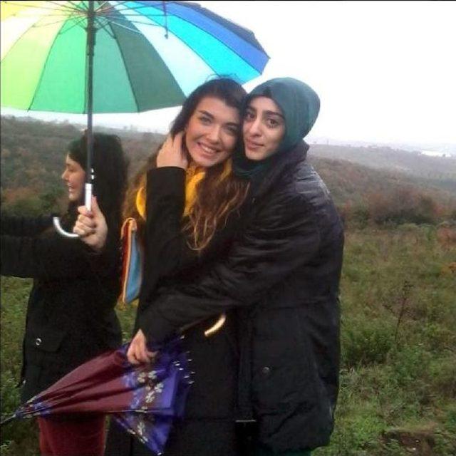 Liseli Hayranından Aslıhan G&uuml;ner&rsquo;E Ormandan Sonra K&uuml;t&uuml;phane 1