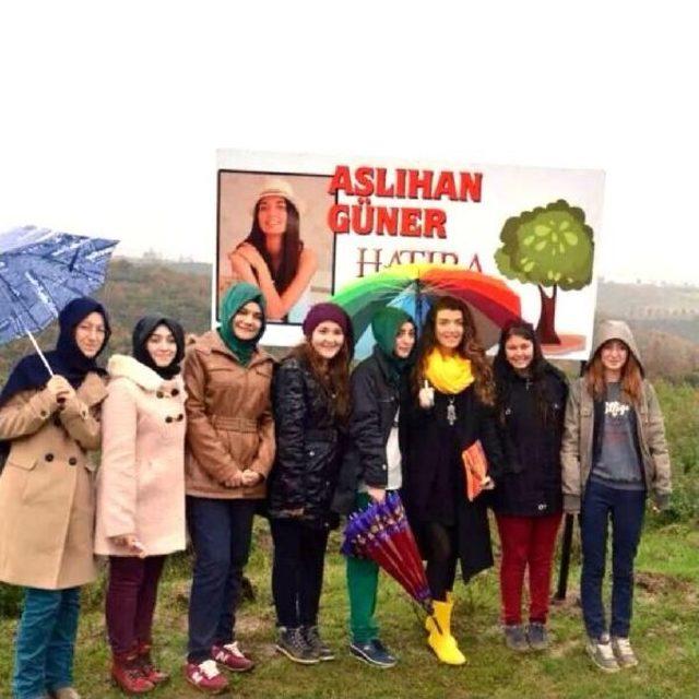 Liseli Hayranından Aslıhan G&uuml;ner&rsquo;E Ormandan Sonra K&uuml;t&uuml;phane 2
