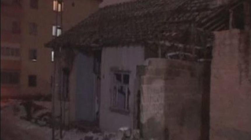 Metruk Evler Mahalleliyi Tedirgin Ediyor