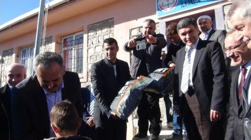 Kızıltepe&rsquo;deki &Ouml;ğrencilere Giyim Yardımı