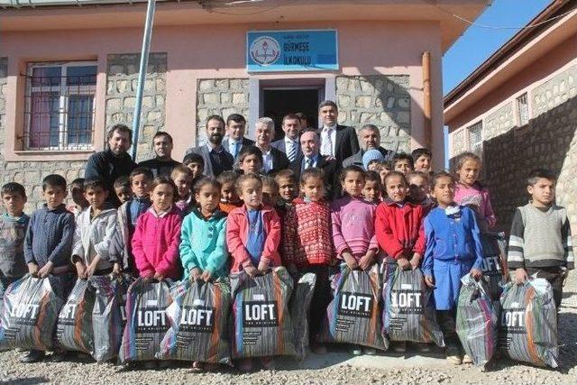 Kızıltepe&rsquo;deki &Ouml;ğrencilere Giyim Yardımı 1