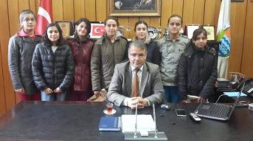 Burhaniyeli Sporcuların Kaymakam Ziyareti