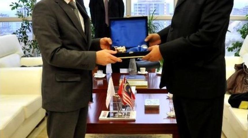 Malezya’dan Omü’ye Ziyaret