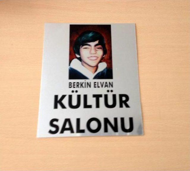 Belediyenin 'berkin Elvan' Tabelasını Kaldırdı, Liseliler Taktı