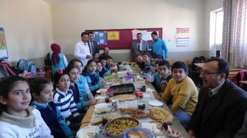 &Ouml;ğretmen Ve &Ouml;ğrenciler Sabah Kahvaltısında Buluştu