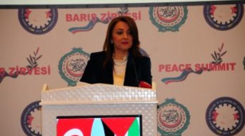 Nezaket Emine Atasoy&rsquo;a Onur &Ouml;d&uuml;l&uuml;